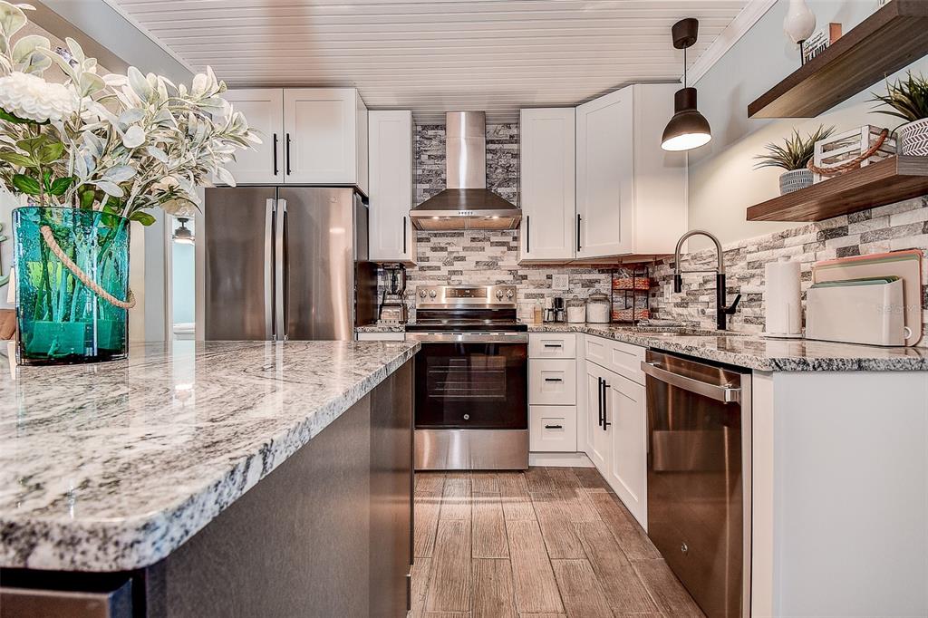 725 Sunset Cove Madeira Beach, FL 33708 - Photo 5 of 61