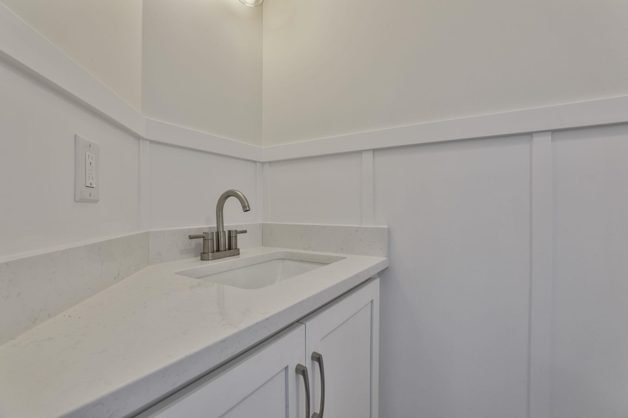 3030 Brown Avenue, Unit 20 Manchester, NH 03103 - Photo 12 of 37