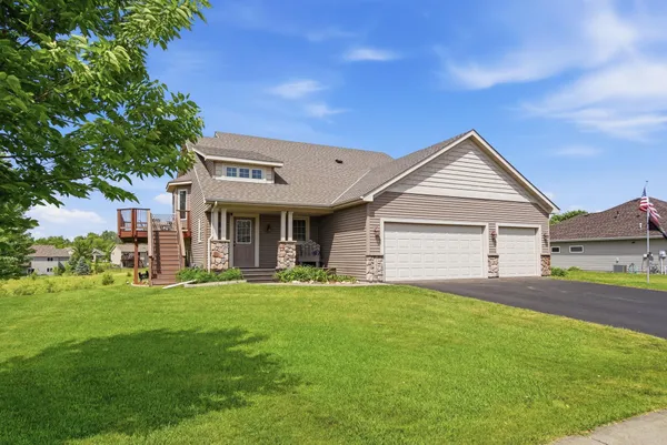 $475,000 | 12720 314th Street, Lindstrom, MN 55045