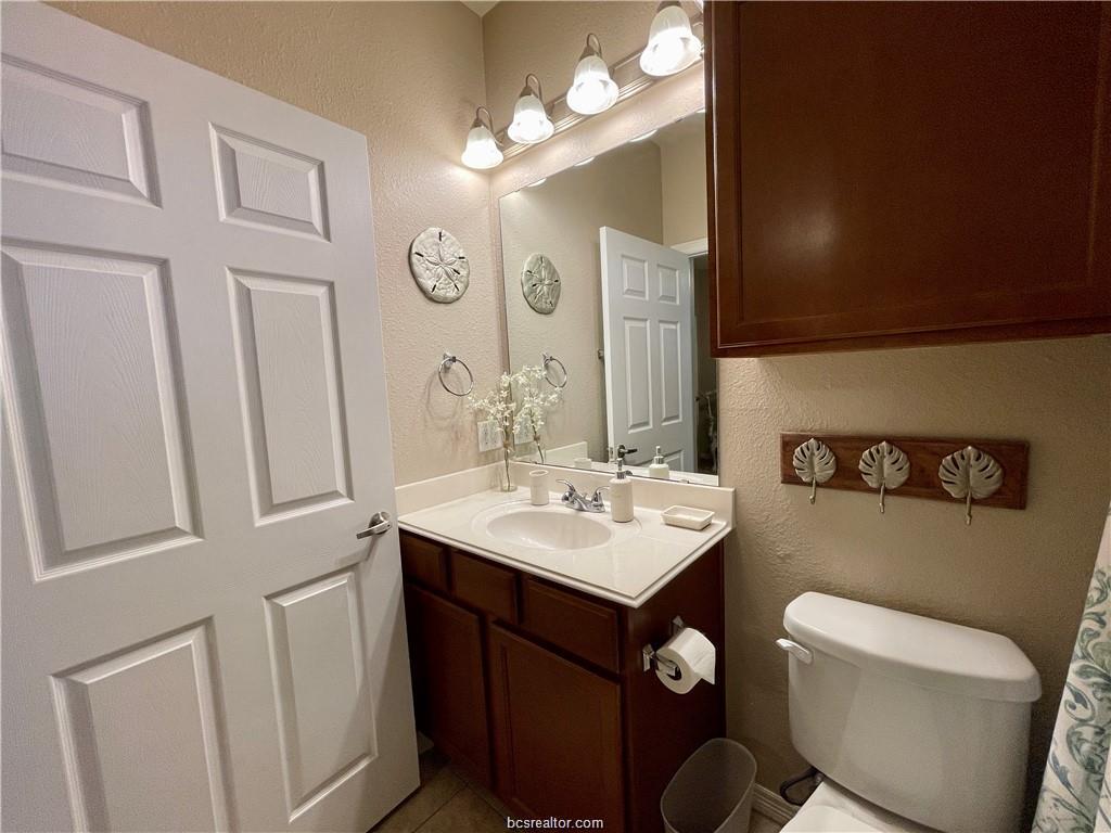 1198 Jones-Butler Road, Unit 3009 College Station, TX 77840 - Photo 13 of 20 a bathroom with a toilet sink and mirror