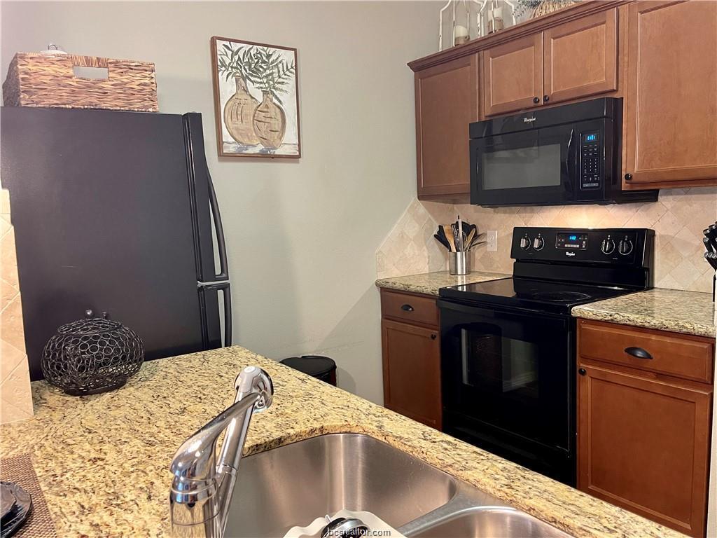 1198 Jones-Butler Road, Unit 3009 College Station, TX 77840 - Photo 5 of 20 a kitchen with a stove and a microwave