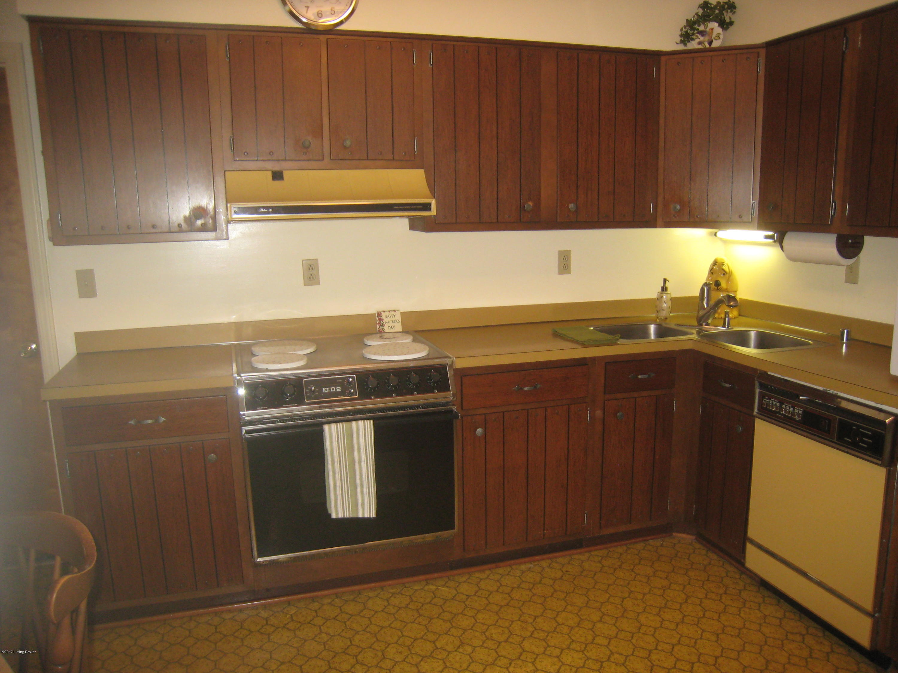1510 Knight Road Louisville, KY 40216 - Photo 9 of 29 Kitchen