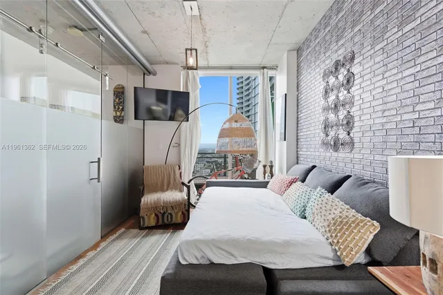 $5,000 | 690 Southwest 1st Court, Unit 3124, Miami, FL 33130