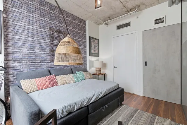 $5,000 | 690 Southwest 1st Court, Unit 3124, Miami, FL 33130