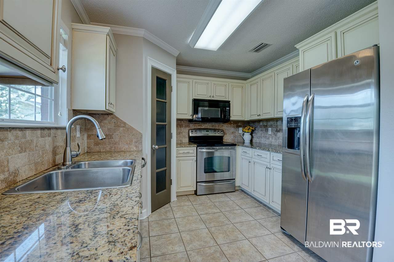 13501 Sartoris Court Foley, AL 36535 - Photo 12 of 24 Kitchen