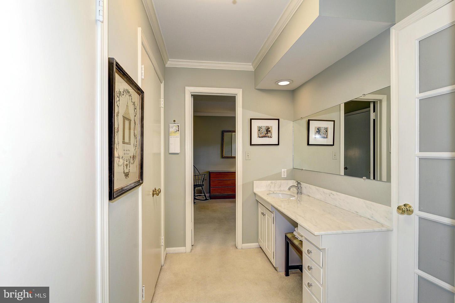 8006 Greentree Road Bethesda, MD 20817 - Photo 19 of 30 Bath (Master)