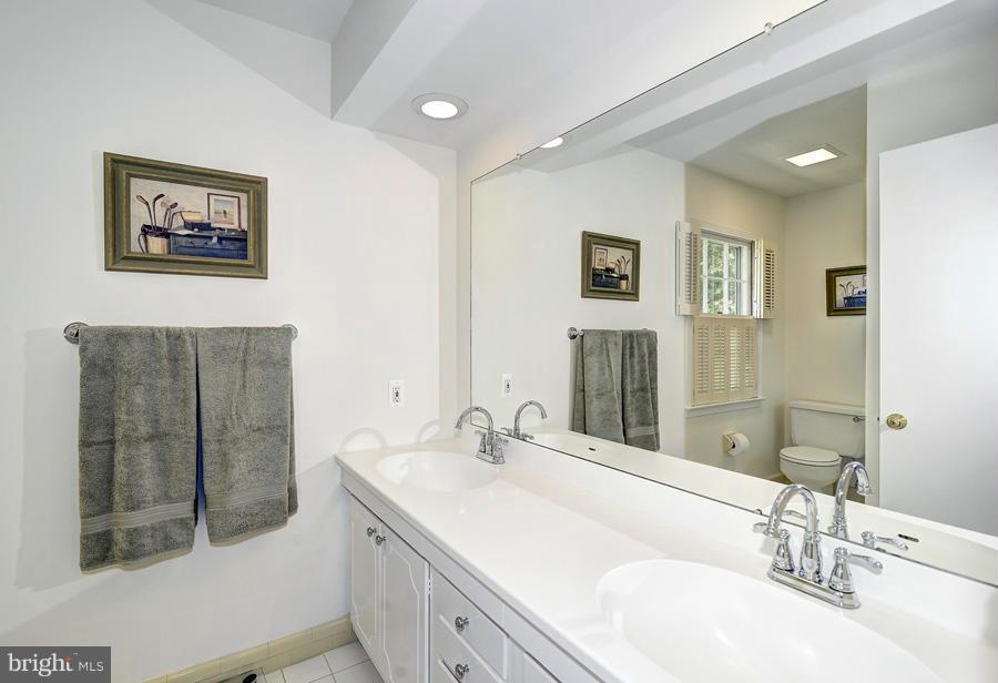 8006 Greentree Road Bethesda, MD 20817 - Photo 22 of 30 Bath