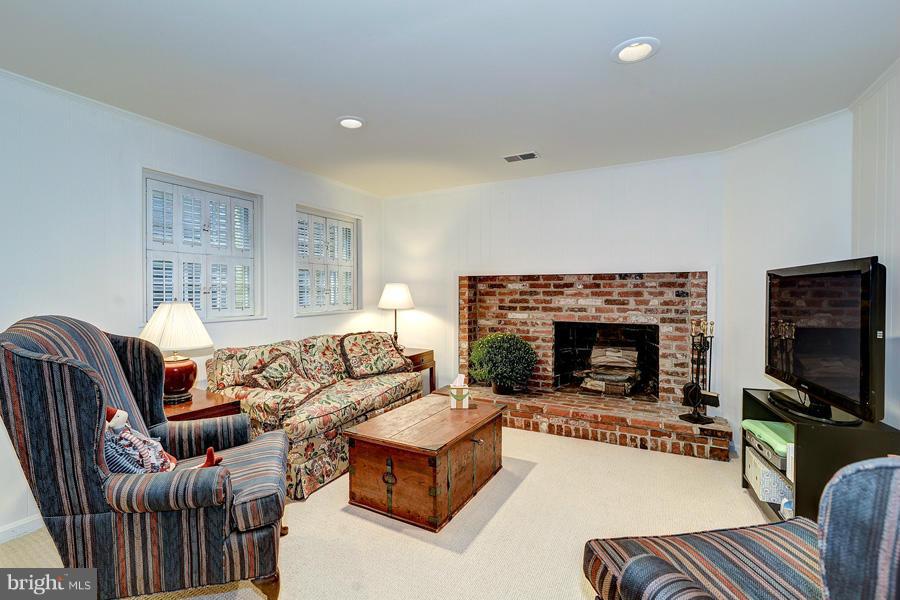 8006 Greentree Road Bethesda, MD 20817 - Photo 25 of 30 Interior (General)