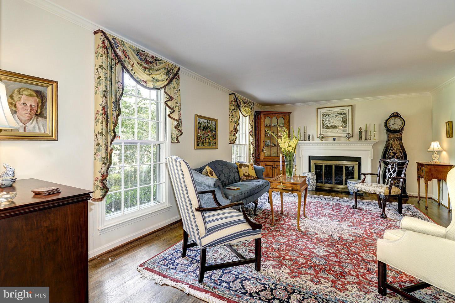 8006 Greentree Road Bethesda, MD 20817 - Photo 4 of 30 Living Room