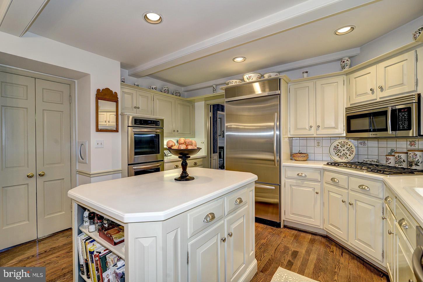8006 Greentree Road Bethesda, MD 20817 - Photo 9 of 30 Interior (General)