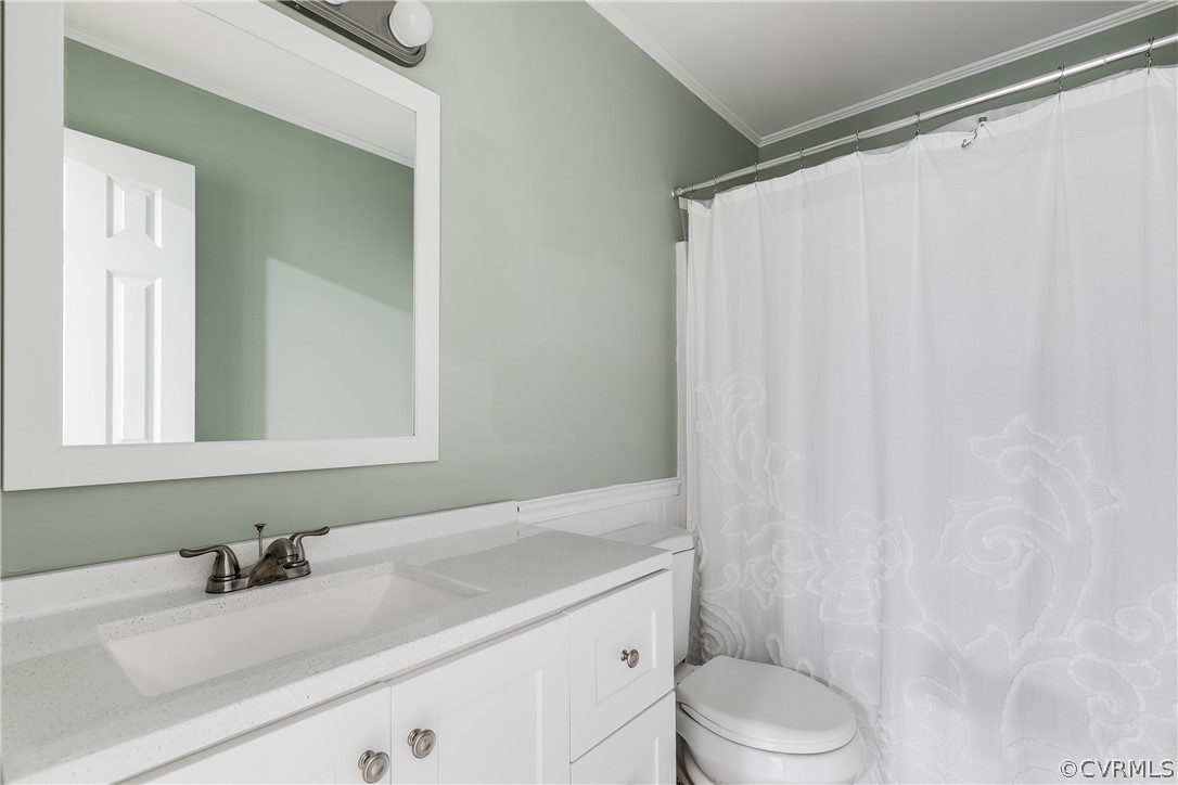 5615 Chatmoss Road Midlothian, VA 23112 - Photo 22 of 41 a bathroom with a sink toilet and shower