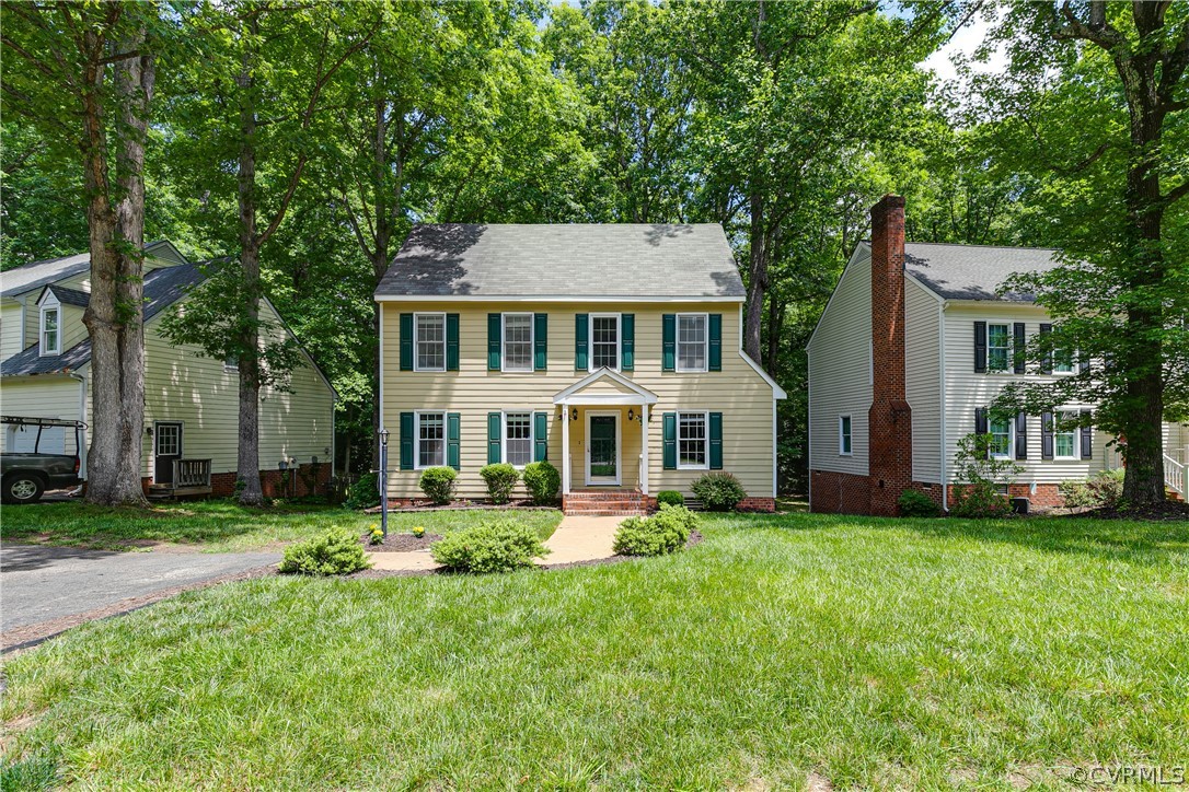 5615 Chatmoss Road Midlothian, VA 23112 - Photo 38 of 41 front view of a house with a yard