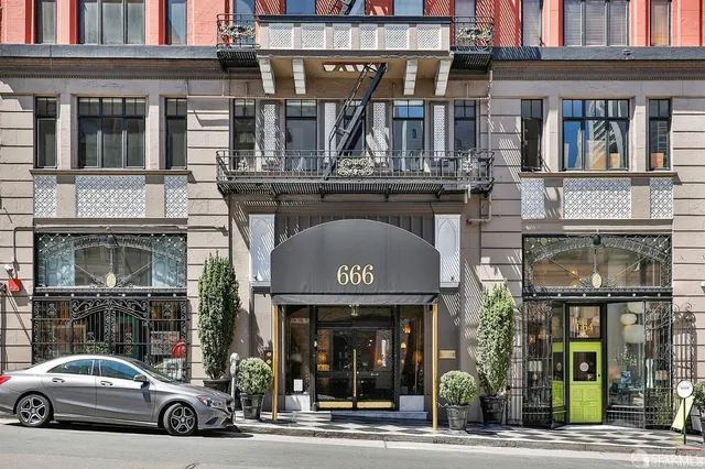 a view of a entryway with furniture