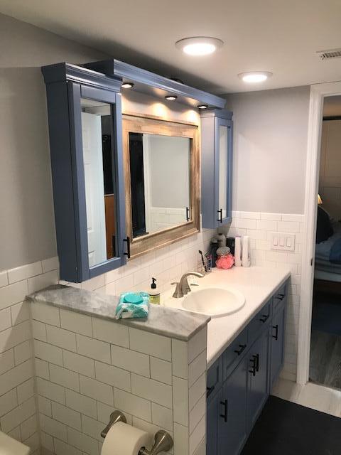 825 Center Street, Unit 1B Jupiter, FL 33458 - Photo 11 of 16 a bathroom with a sink and a mirror