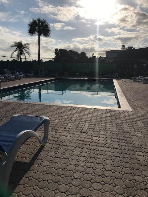 825 Center Street, Unit 1B Jupiter, FL 33458 - Photo 12 of 16 a view of a terrace