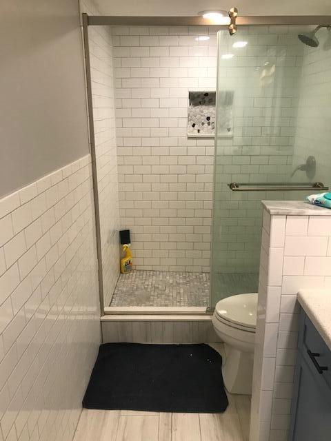 825 Center Street, Unit 1B Jupiter, FL 33458 - Photo 9 of 16 a bathroom with a sink a toilet and shower