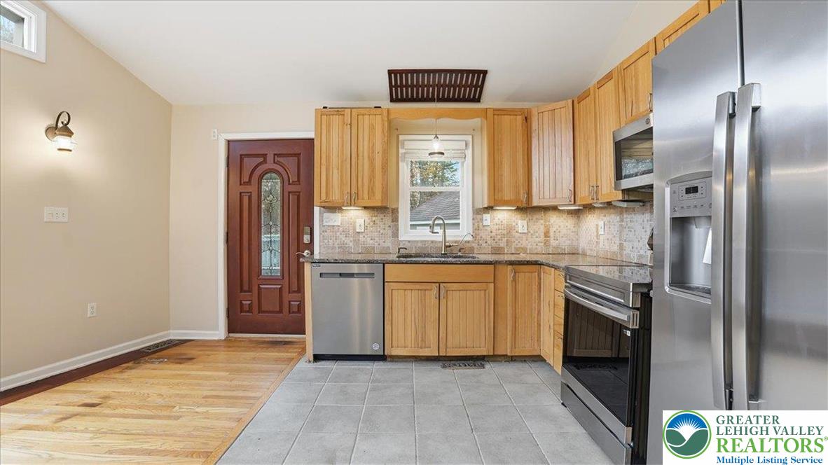2318 Sunbird Court Scotrun, PA 18355 - Photo 16 of 56 a kitchen with stainless steel appliances granite countertop a refrigerator and a sink