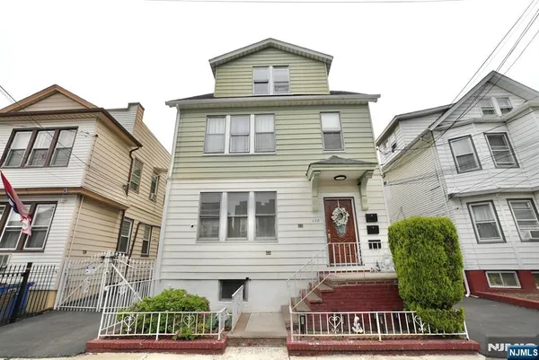 $1,700 | 428-430 North 12th Street, Unit 3, Newark, NJ 07107