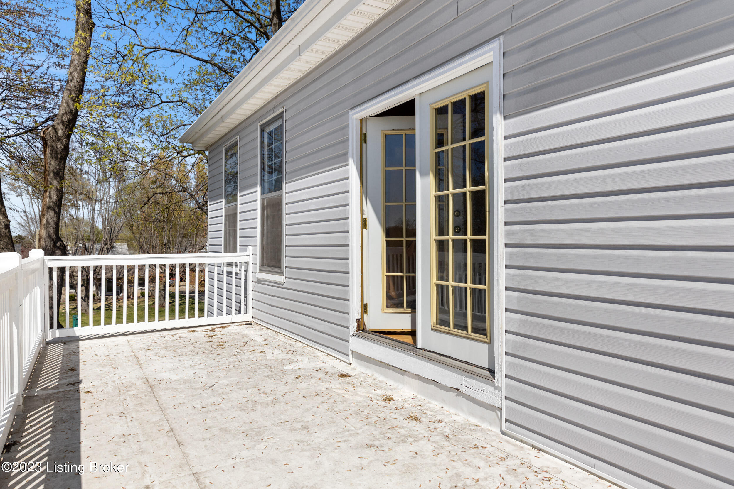 24 Welby Road Louisville, KY 40258 - Photo 61 of 77 balcony