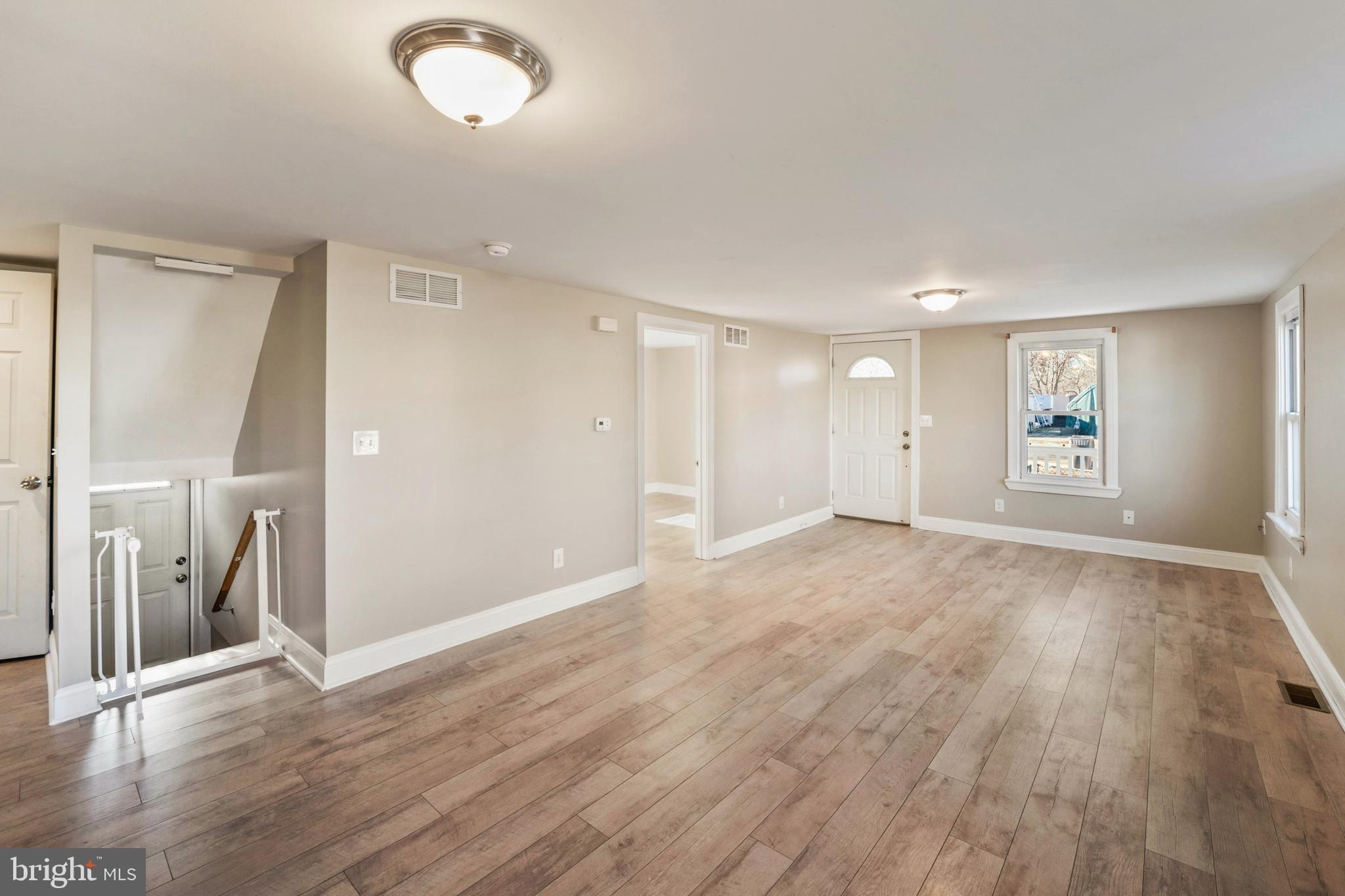 1311 Penn Line Road Paulsboro, NJ 08066 - Photo 12 of 24 Living Room