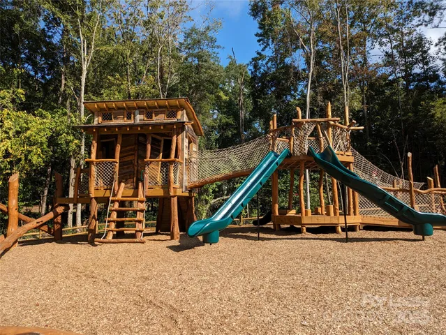 $1,400 | 917 Shearer Street, Unit 20, Davidson, NC 28036