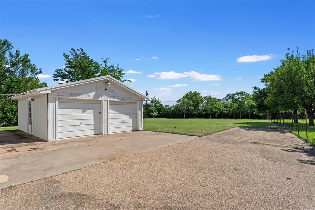 119 Castleman Circle Hewitt, TX 76643 - Photo 30 of 34