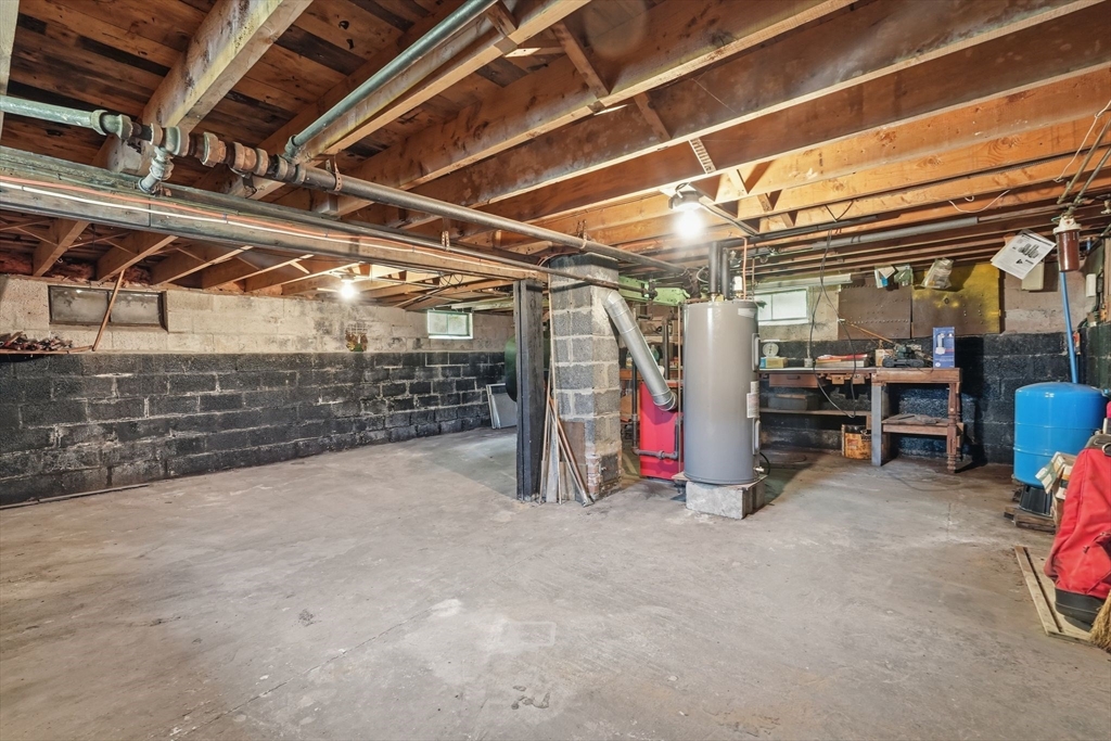 289 Southampton Road Holyoke, MA 01040 - Photo 20 of 32 Gallery Image 20