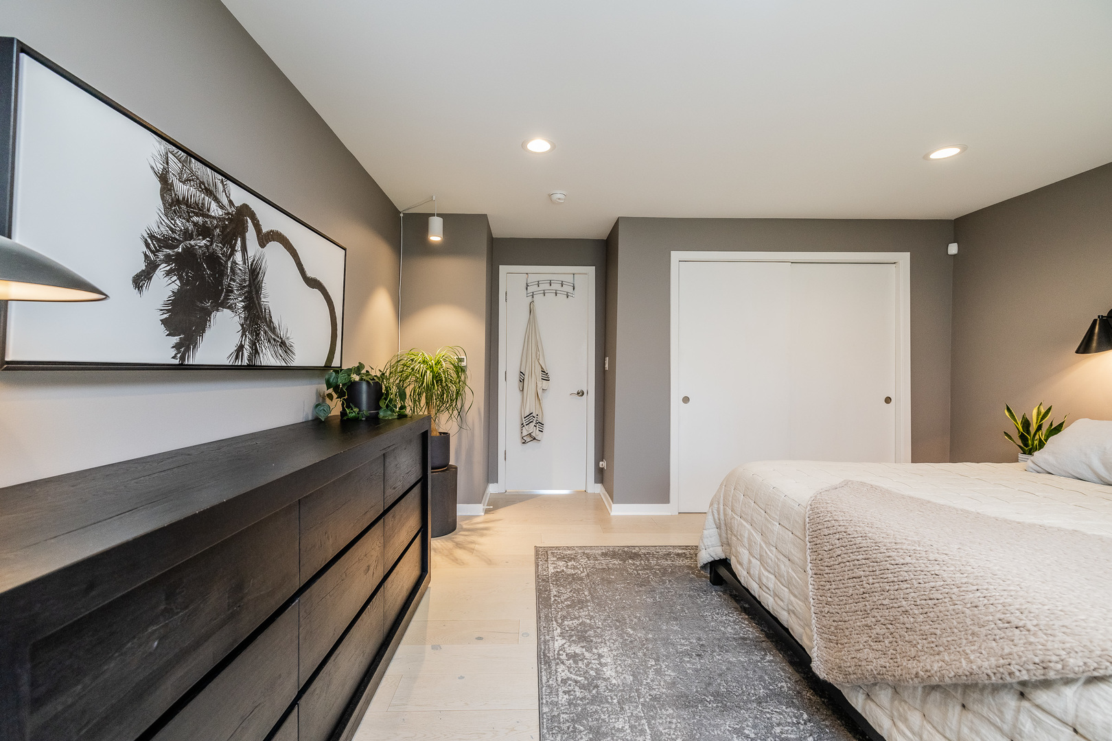 3060 Orange Brace Road Riverwoods, IL 60015 - Photo 22 of 36 a spacious bedroom with a bed and a dresser