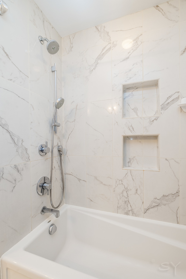 3060 Orange Brace Road Riverwoods, IL 60015 - Photo 24 of 36 a bathroom with a bath tub and a shower