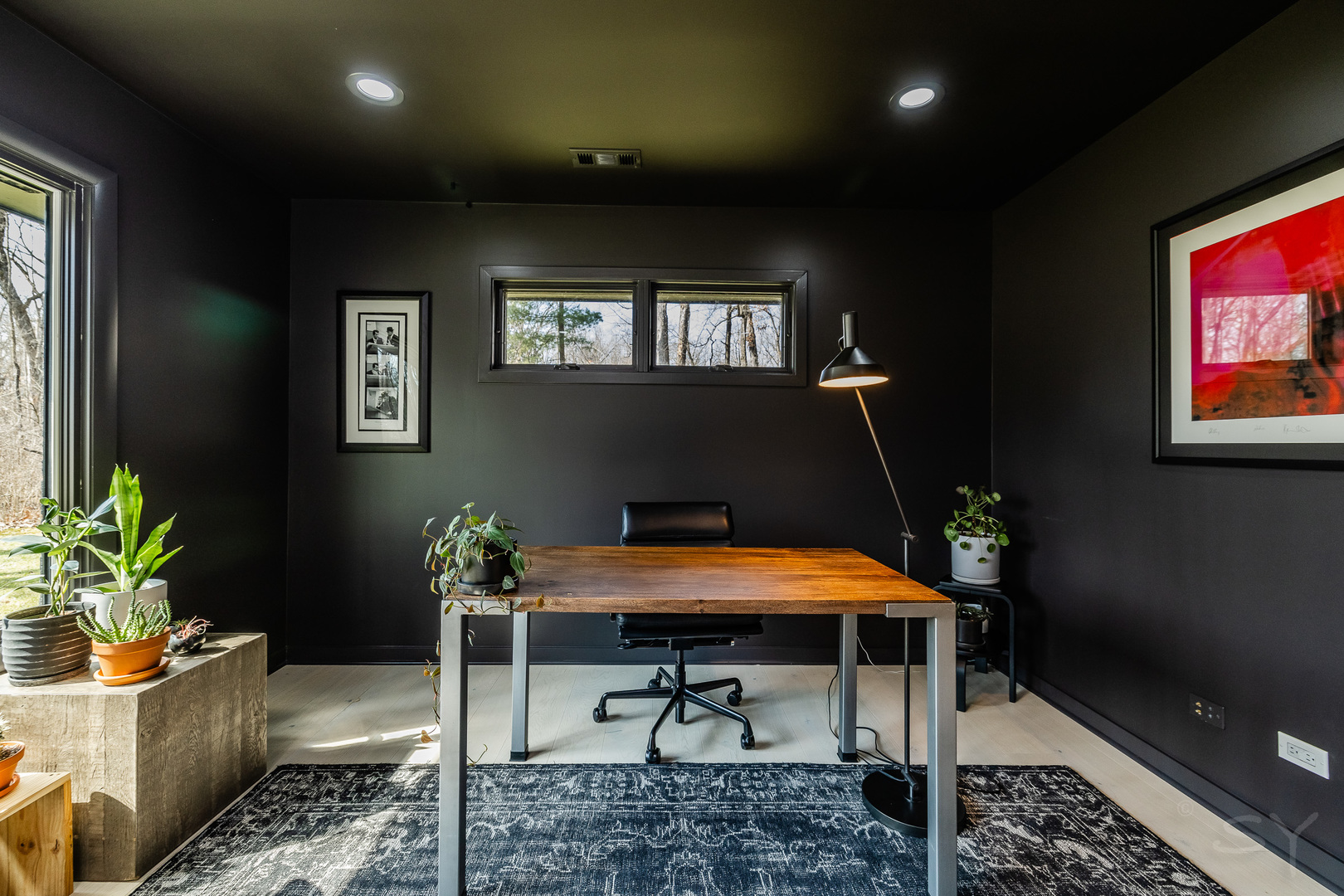 3060 Orange Brace Road Riverwoods, IL 60015 - Photo 26 of 36 a room with furniture and potted plants