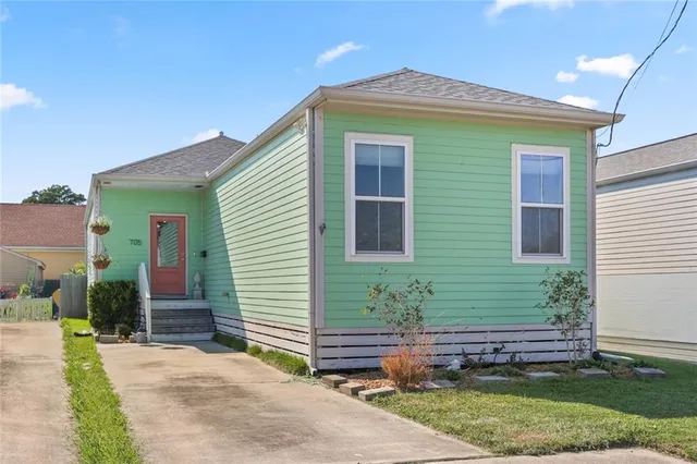 $2,300 | 705 R Behrman Avenue, New Orleans, LA 70114