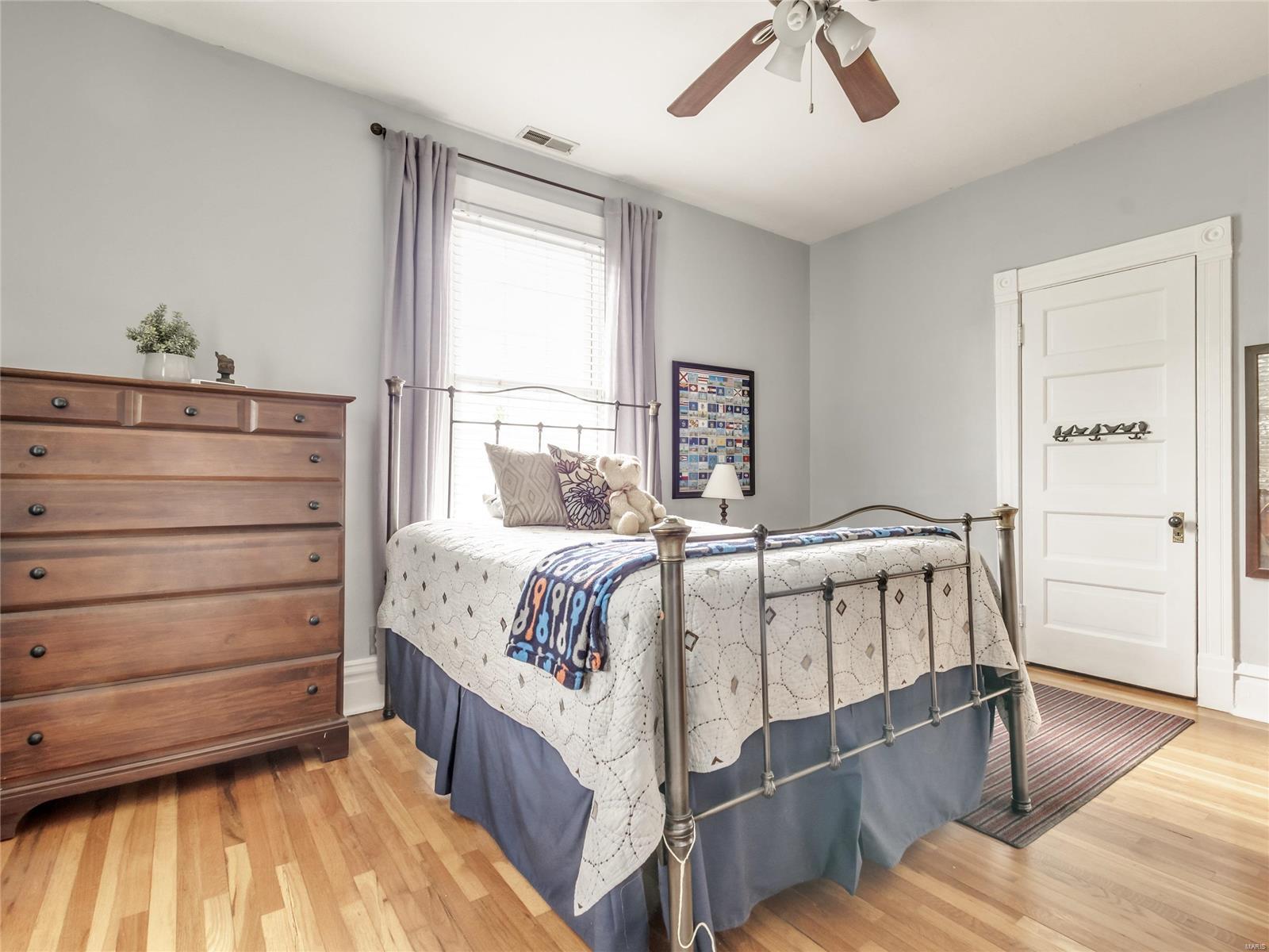 42 West Jackson Road Webster Groves, MO 63119 - Photo 14 of 20 Gallery Image 14