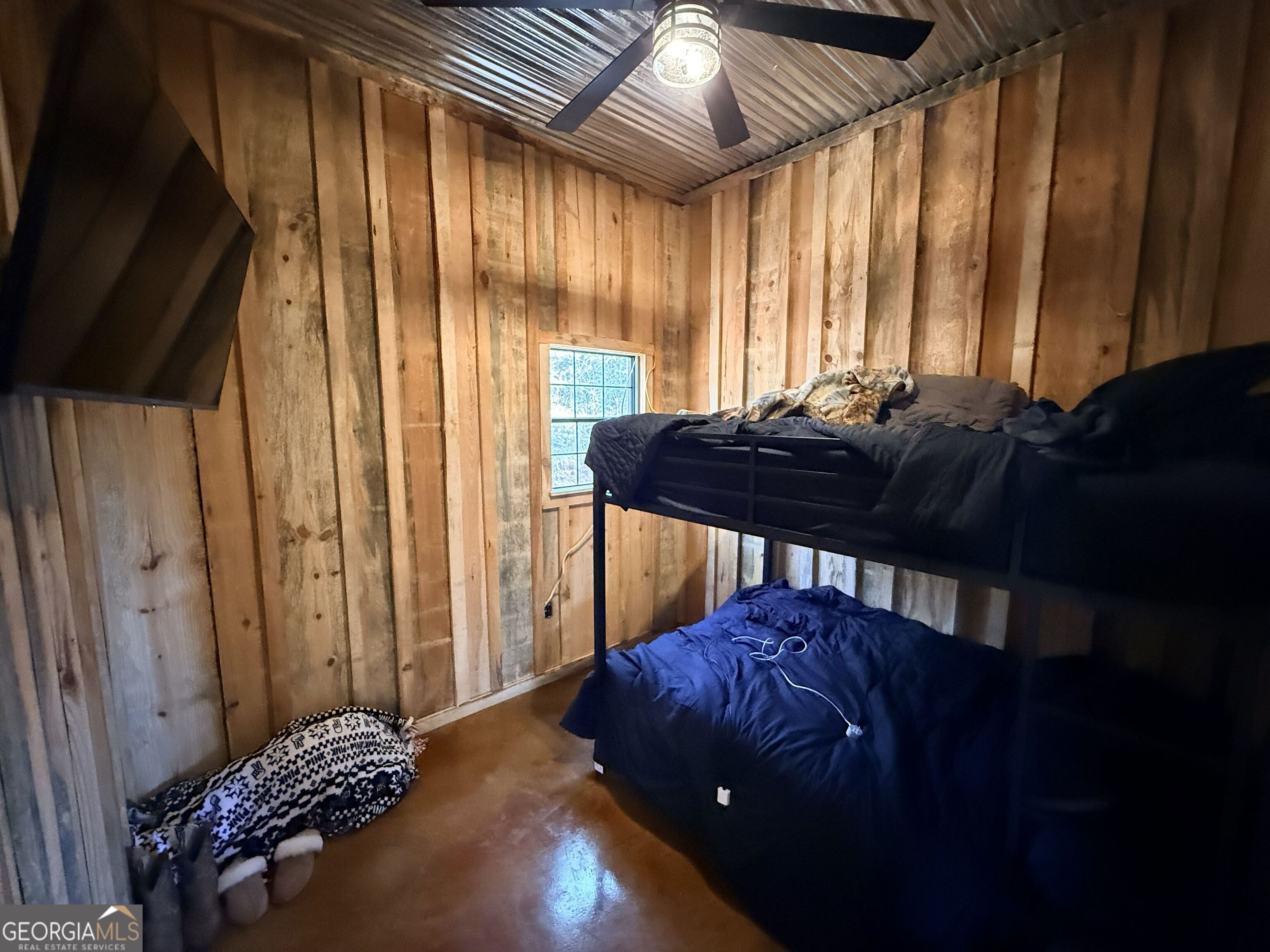 301 Beaver Dam Road Toomsboro, GA 31090 - Photo 24 of 99 a bedroom with a bed and a window