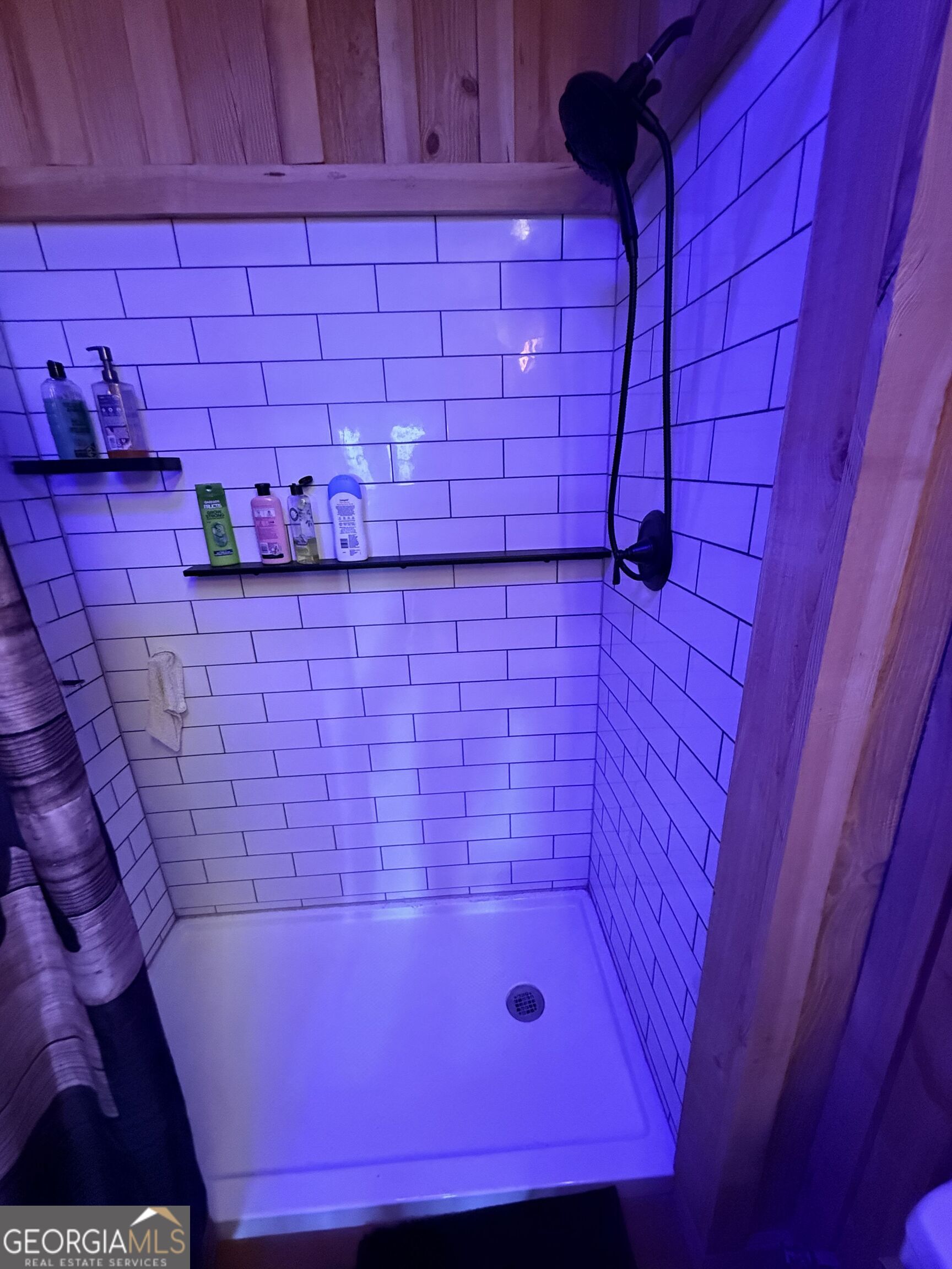 301 Beaver Dam Road Toomsboro, GA 31090 - Photo 33 of 99 a bathroom with a tub