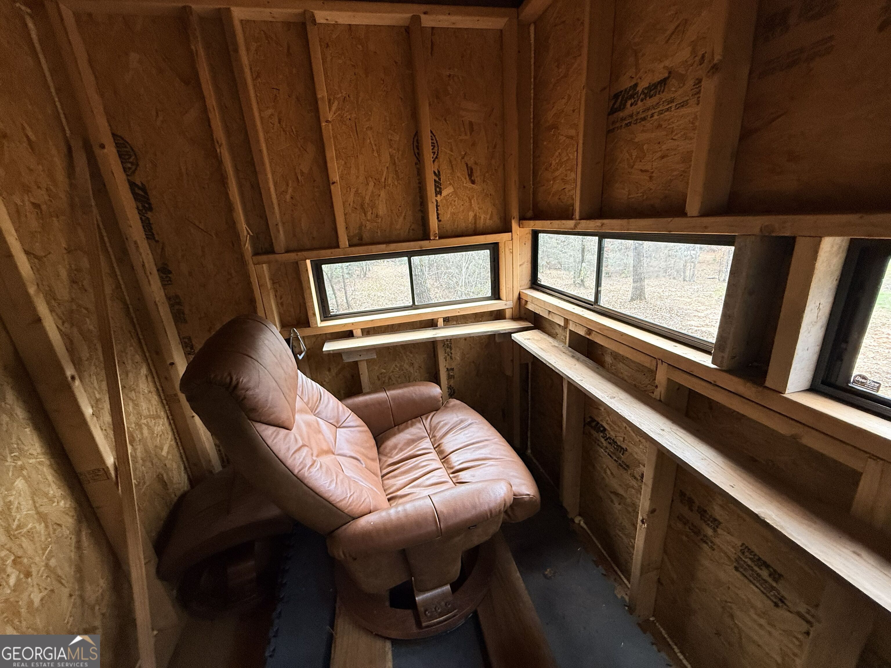 301 Beaver Dam Road Toomsboro, GA 31090 - Photo 63 of 99 a view of a chairs in a kitchen