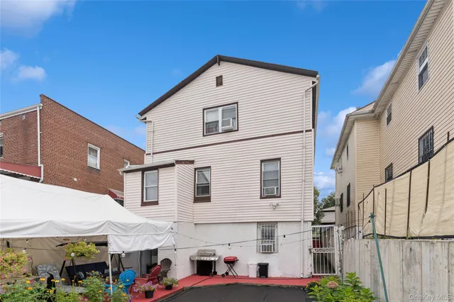 a view of outdoor space with front view