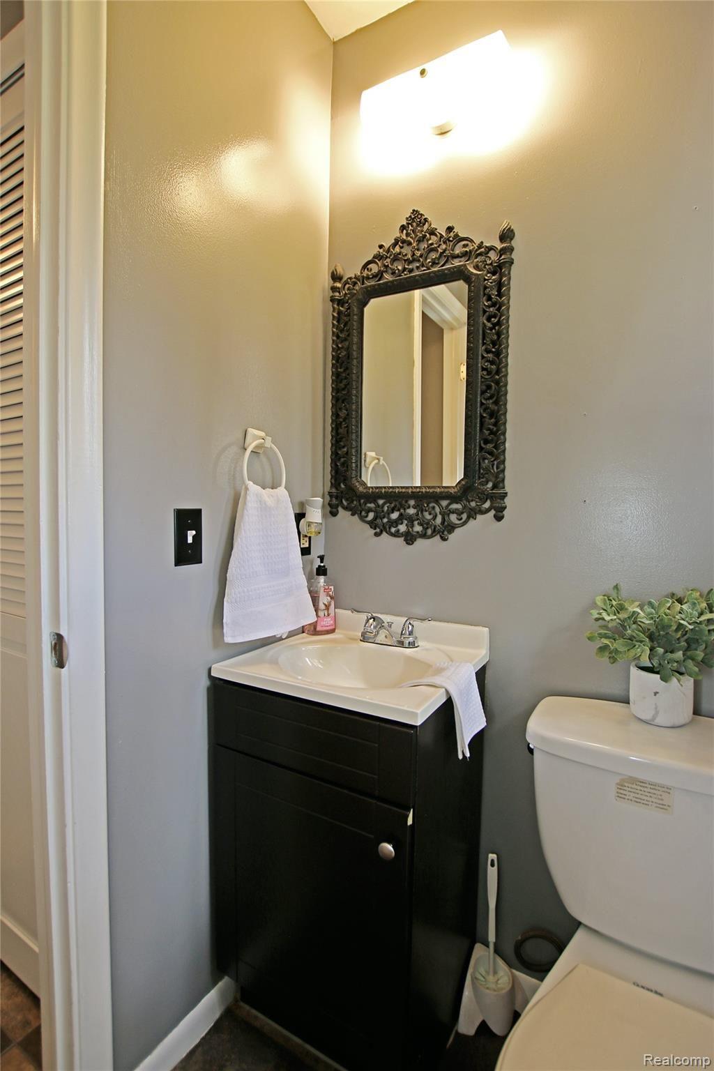 4095 Flint River Road Columbiaville, MI 48421 - Photo 14 of 84 15) Kitchen Half Bath.jpg