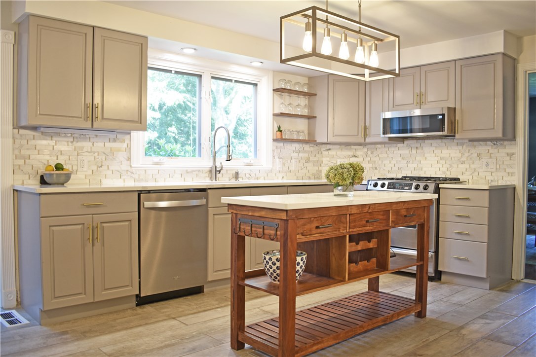 23 Heritage Road Barrington, RI 02806 - Photo 3 of 33