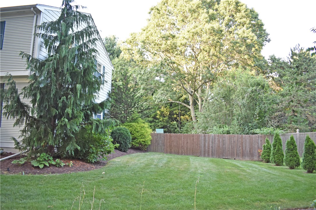23 Heritage Road Barrington, RI 02806 - Photo 31 of 33
