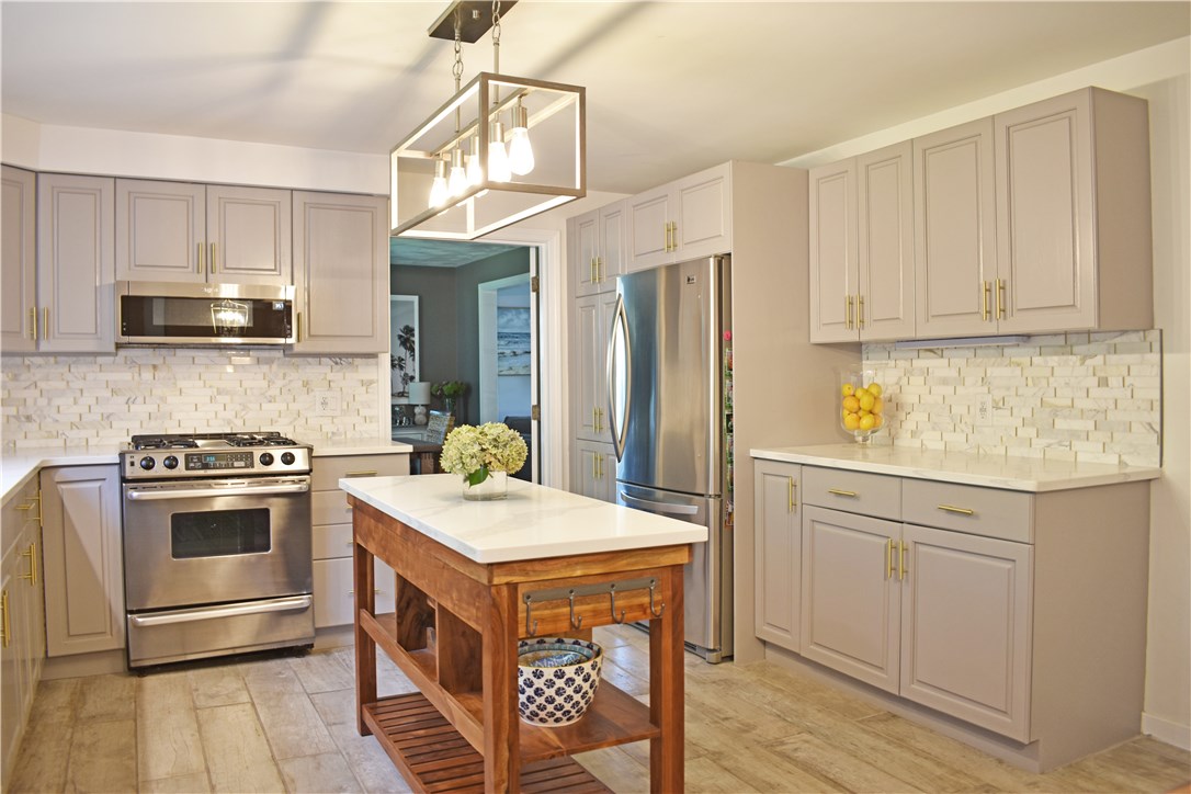 23 Heritage Road Barrington, RI 02806 - Photo 4 of 33