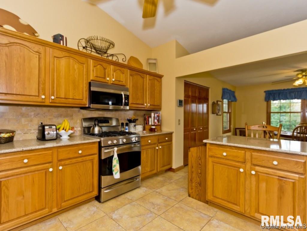 227 Huntington Road Chatham, IL 62629 - Photo 15 of 36 Gallery Image 15