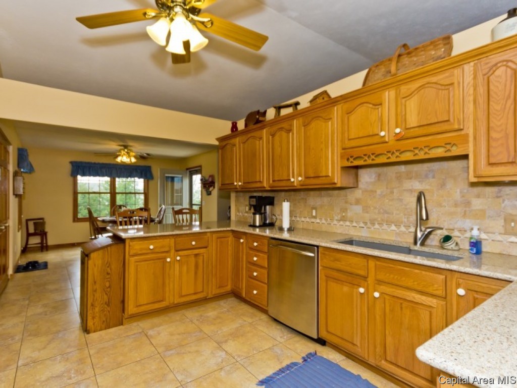 227 Huntington Road Chatham, IL 62629 - Photo 16 of 36 Gallery Image 16