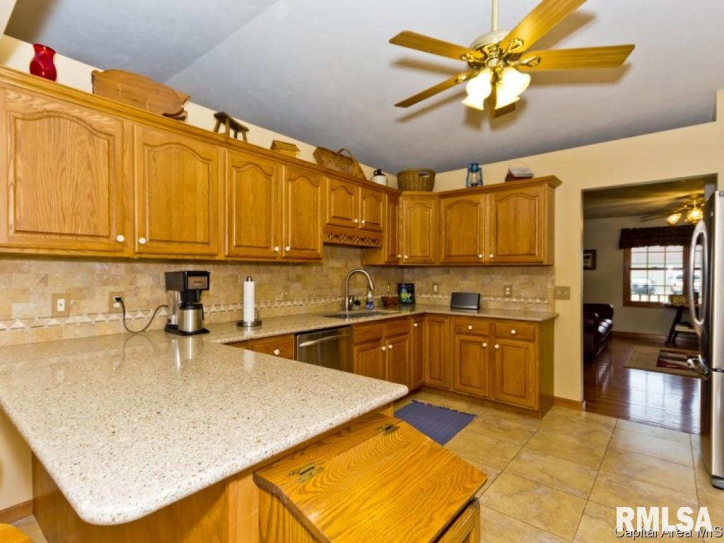 227 Huntington Road Chatham, IL 62629 - Photo 17 of 36 Gallery Image 17