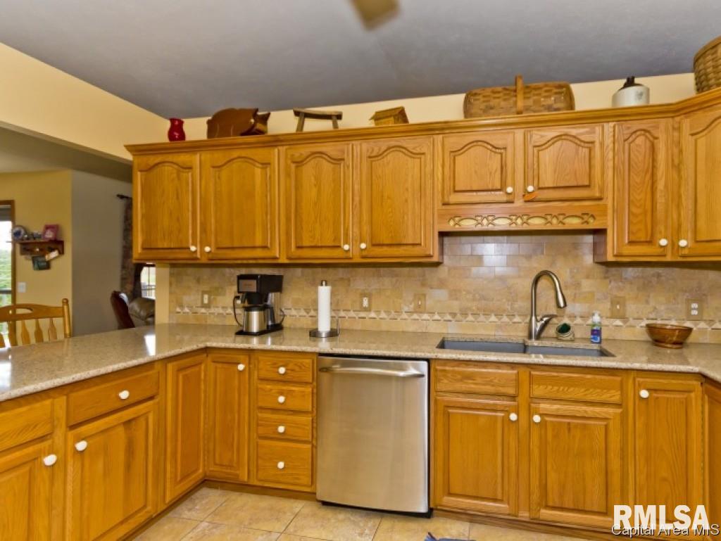 227 Huntington Road Chatham, IL 62629 - Photo 18 of 36 Gallery Image 18