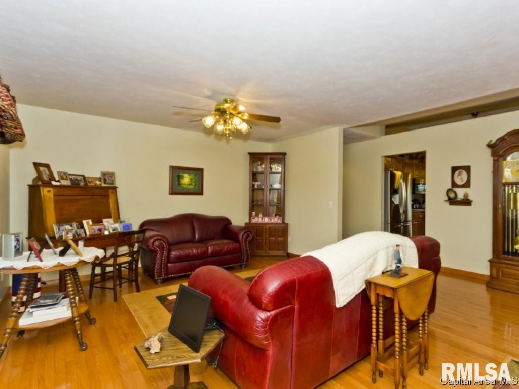 227 Huntington Road Chatham, IL 62629 - Photo 3 of 36 Gallery Image 3