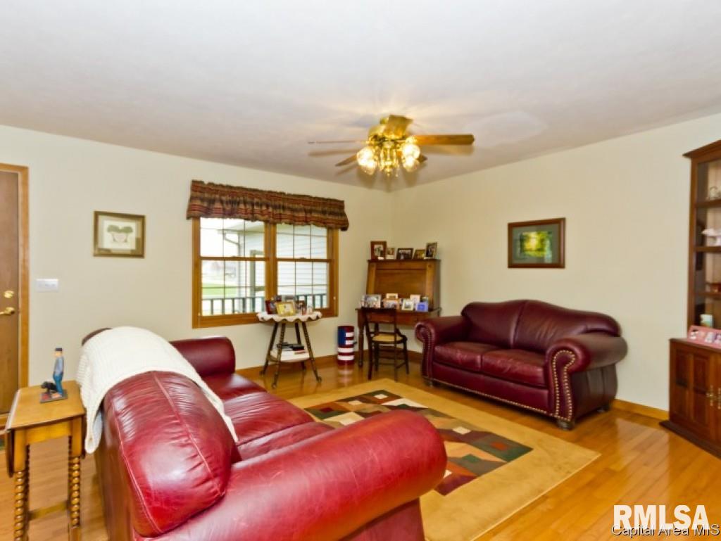 227 Huntington Road Chatham, IL 62629 - Photo 4 of 36 Gallery Image 4