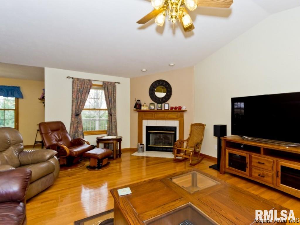 227 Huntington Road Chatham, IL 62629 - Photo 5 of 36 Gallery Image 5