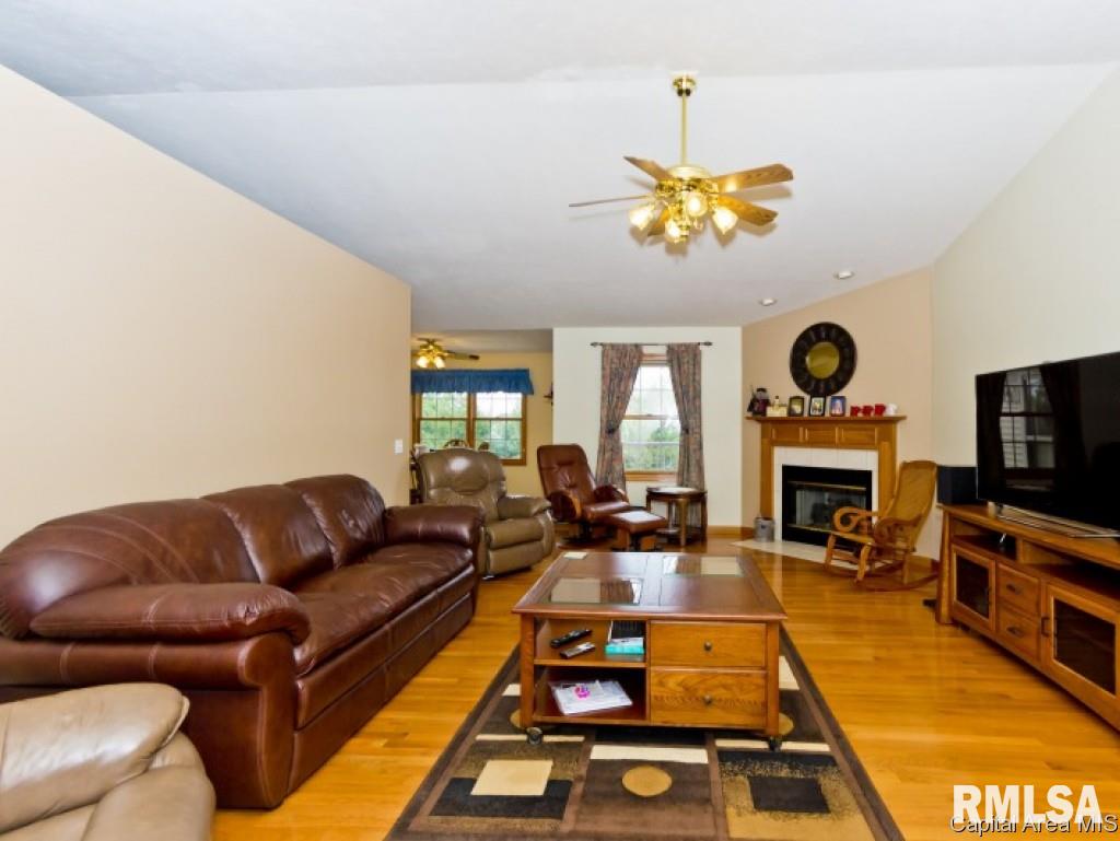227 Huntington Road Chatham, IL 62629 - Photo 7 of 36 Gallery Image 7