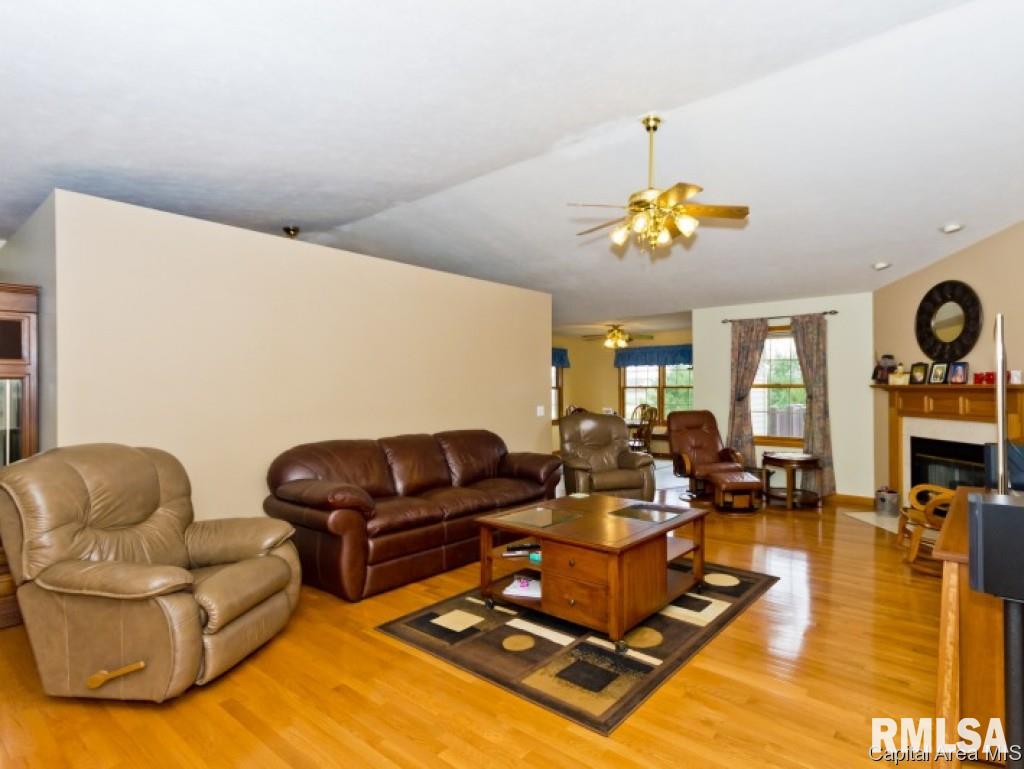 227 Huntington Road Chatham, IL 62629 - Photo 8 of 36 Gallery Image 8