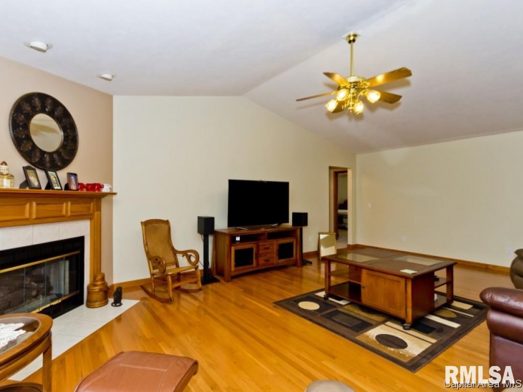 227 Huntington Road Chatham, IL 62629 - Photo 10 of 36 Gallery Image 10
